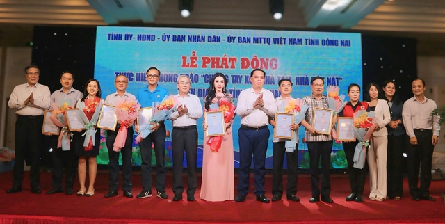 Bà Lê Nữ Thùy Dương ủng hộ 55 tỉ xóa nhà tạm, dột nát tại Đồng Nai- Ảnh 3. Bà Lê Nữ Thùy Dương ủng hộ 55 tỉ xóa nhà tạm, dột nát tại Đồng Nai- Ảnh 3.