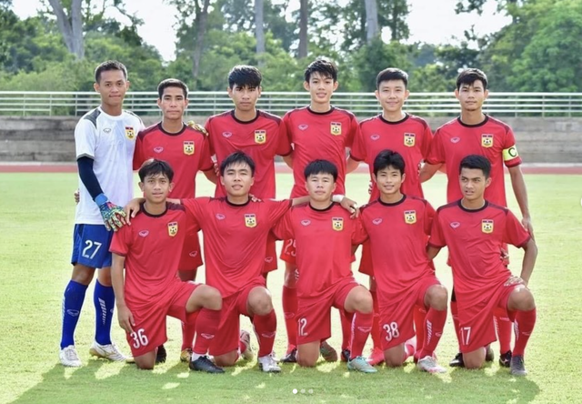 CĐV đặc biệt của Trường ĐH Lào: Từng khoác áo U.19 Lào, cực mê Quang Hải- Ảnh 3.