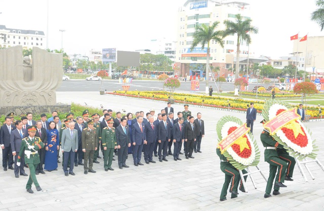 Tổng Bí thư Tô Lâm dâng hương tại Đài tưởng niệm TP.Đà Nẵng- Ảnh 2.