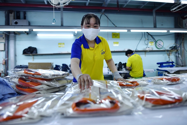 Làm ngày không đủ, tranh thủ làm đêm - Ảnh 4.