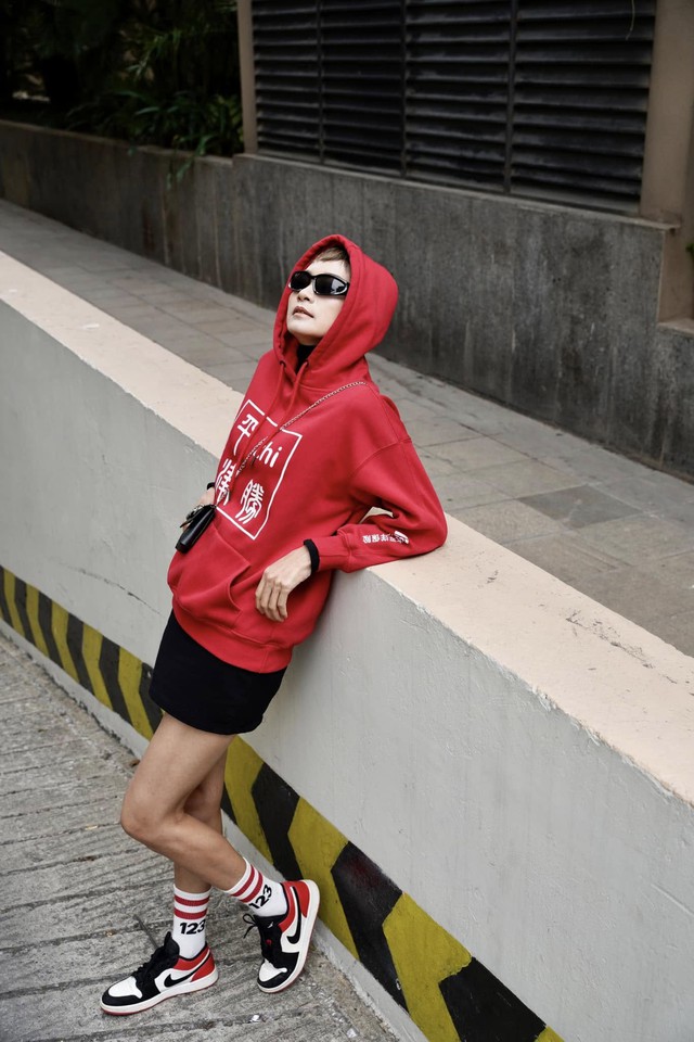 Mẹo giúp chị em khoe sắc trong xu hướng màu đậm bold colors- Ảnh 6. Mẹo giúp chị em khoe sắc trong xu hướng màu đậm bold colors- Ảnh 6.