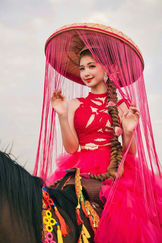 'Bắc Bling' của Hòa Minzy cán mốc 100 triệu lượt xem - Ảnh 1.