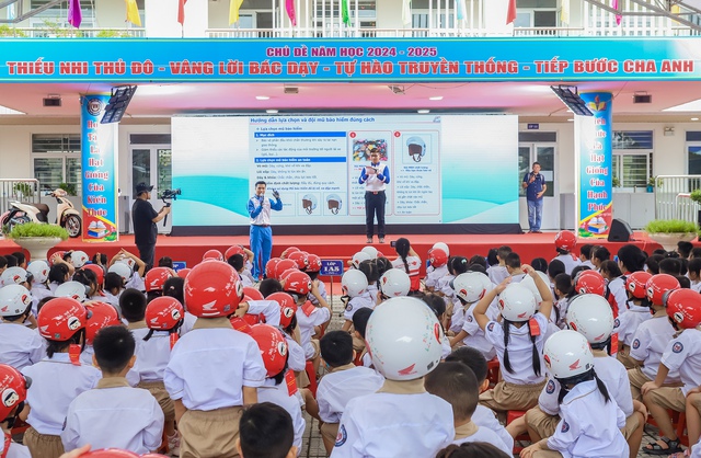 Hơn 1,7 triệu mũ bảo hiểm Honda tiếp tục đến với học sinh lớp một - Ảnh 1.