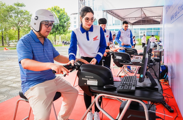 Hơn 1,7 triệu mũ bảo hiểm Honda tiếp tục đến với học sinh lớp một - Ảnh 3.