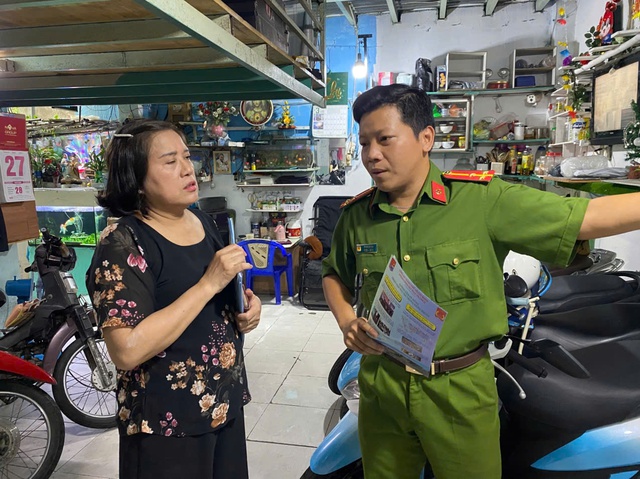 TP.HCM ra quân 22 tổ công tác tuyên truyền nhà trọ khắc phục vi phạm PCCC- Ảnh 2.