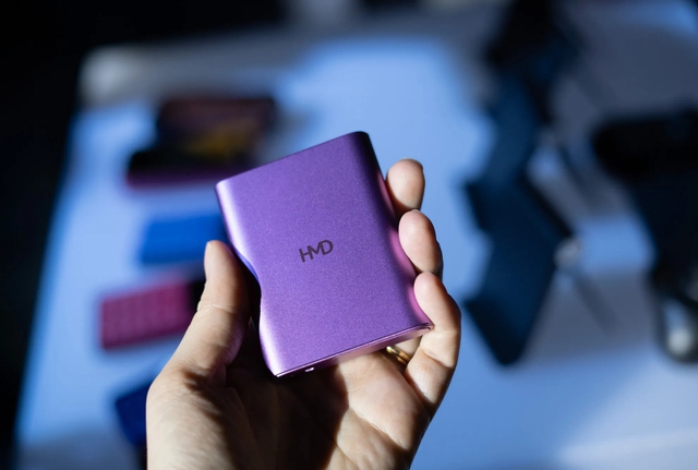 HMD ra mắt tai nghe đầu tiên có thể sạc pin cho smartphone - Ảnh 2.