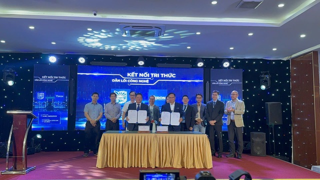 Veron Group signed a high-tech training cooperation agreement with Dong Phuong College - Photo 1.