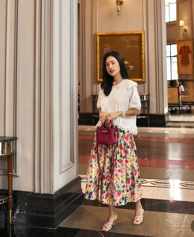 Phối đồ ngày hè thêm cuốn hút với họa tiết hoa lá nổi bật- Ảnh 7.