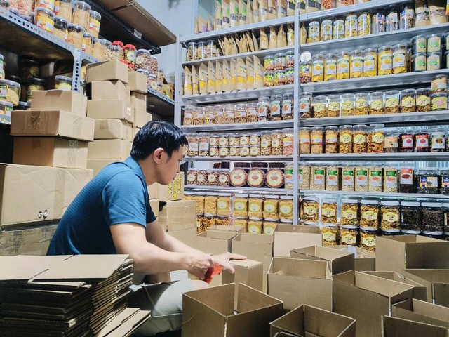 Hành trình Shopee xây 'bệ phóng' đưa hàng Việt vươn xa - Ảnh 5.