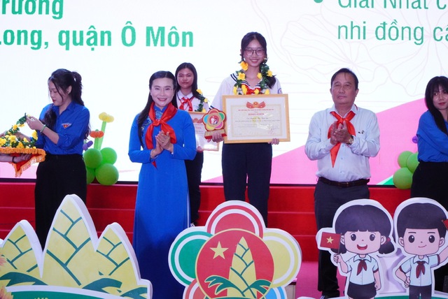 Cần Thơ tuyên dương 60 ‘Cháu ngoan Bác Hồ’ - Ảnh 2.