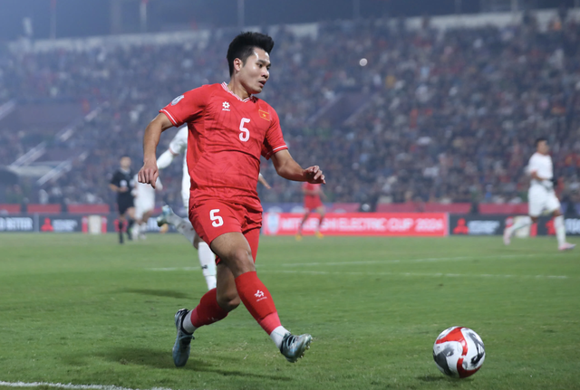 Đội tuyển Việt Nam: Cánh trái hay, nhưng đừng quên cánh phải cũng chẳng kém cạnh!- Ảnh 1.
