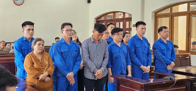 Xét xử đường dây ‘bảo kê’ xe vi phạm trên tuyến Bắc- Nam và miền Trung-Tây nguyên- Ảnh 1. Xét xử đường dây ‘bảo kê’ xe vi phạm trên tuyến Bắc- Nam và miền Trung-Tây nguyên- Ảnh 1.