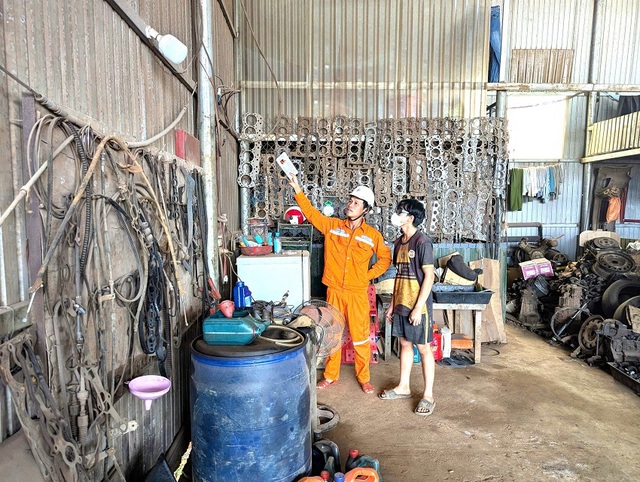 PC Đắk Nông tăng cường phòng, chống cháy nổ trong sử dụng điện mùa nắng nóng- Ảnh 2.