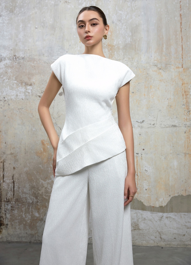 Thời trang trắng đen dễ mặc, dễ đẹp lại không bao giờ lỗi mốt- Ảnh 1.