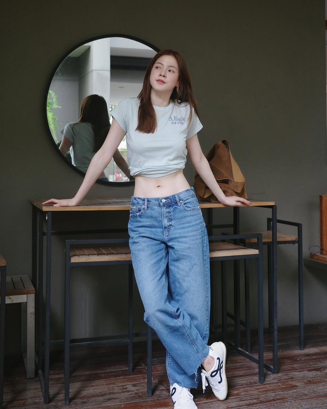 Chân váy denim, quần jeans... cho mùa hè sành điệu và trang nhã- Ảnh 5.