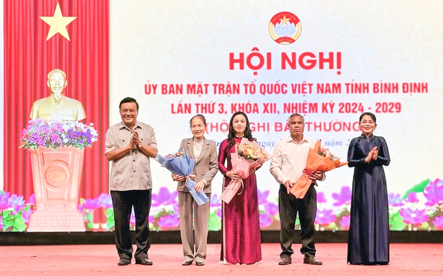 Bà Lê Bình Thanh giữ chức Chủ tịch UBMT TQ Việt Nam tỉnh Bình Định - Ảnh 3.