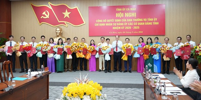 Cà Mau: Công bố nhân sự Đảng ủy các cơ quan Đảng tỉnh nhiệm kỳ 2020-2025

- Ảnh 1.