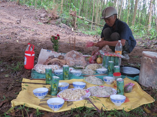 Những đêm trăn trở giữa rừng sâu: Hành trình mưu sinh của người dân Quảng Ngãi - Ảnh 4.