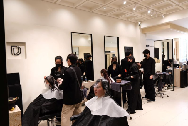 Traky Hair Salon không ngừng nỗ lực nâng cao chất lượng dịch vụ làm tóc hiện đại - Ảnh 1.