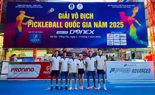 L&yacute; Ho&agrave;ng Nam c&ugrave;ng d&agrave;n sao quần vợt Việt Nam tranh t&agrave;i giải pickleball quốc gia 2025- Ảnh 2.
