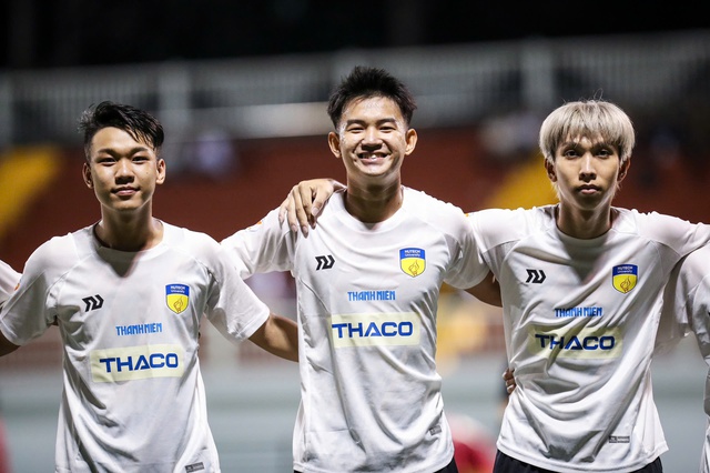 Trường ĐH C&ocirc;ng nghệ TP.HCM - Trường ĐH Sư phạm TDTT H&agrave; Nội: Căng như d&acirc;y đ&agrave;n - Ảnh 1.