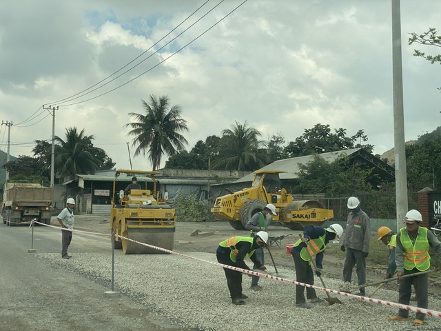 Sau phản ánh, QL1A đoạn qua TP.Quy Nhơn được sửa chữa - Ảnh 4.