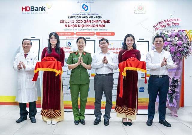 Giảm tải bệnh viện, khám chữa bệnh tiện lợi hơn với Kiosk thông minh HDBank- Ảnh 2.