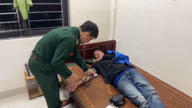 Bỏ hai t&agrave;u c&aacute; mắc cạn bơi v&agrave;o bờ trong đ&ecirc;m, một thuyền trưởng mất t&iacute;ch - Ảnh 3.