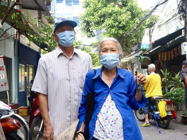 Chuyện tử tế ở TP.HCM: Cơm 1.000 đồng và hoa hồng ngày 8.3

- Ảnh 14.