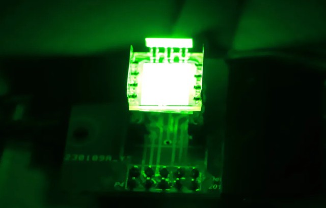Trung Quốc phát triển màn hình LED có mật độ điểm ảnh 'đáng kinh ngạc' - Ảnh 1.