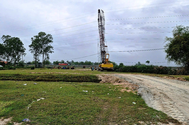 Đường vành đai gần 500 tỉ đồng khởi công rồi bất động - Ảnh 2.