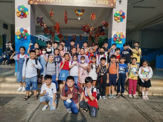 Trường học có ngày thứ sáu trang phục tự do, ăn trưa 'không cơm' - Ảnh 2.