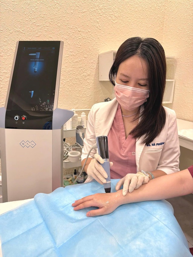 Trẻ hóa da tay, xu hướng làm đẹp ưa thích trong năm 2025- Ảnh 4. Trẻ hóa da tay, xu hướng làm đẹp ưa thích trong năm 2025- Ảnh 4.