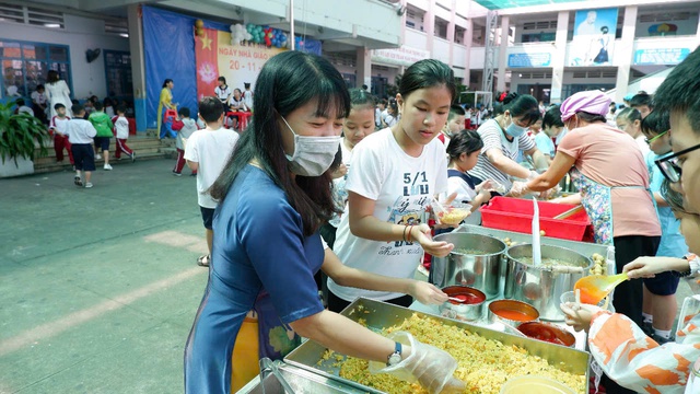 Trường học có ngày thứ sáu trang phục tự do, ăn trưa 'không cơm' - Ảnh 8.