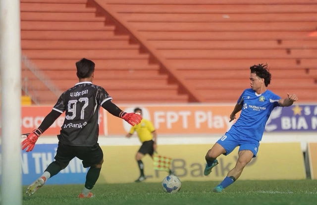 Công Phượng tái xuất cực đỉnh, Bình Phước nạp đầy nhiên liệu: Đua quyết liệt suất thăng hạng- Ảnh 2. Công Phượng tái xuất cực đỉnh, Bình Phước nạp đầy nhiên liệu: Đua quyết liệt suất thăng hạng- Ảnh 2.