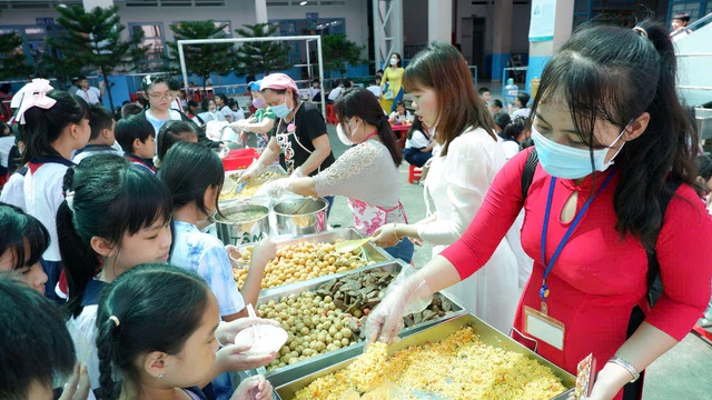 Trường học có ngày thứ sáu trang phục tự do, ăn trưa 'không cơm' - Ảnh 7.