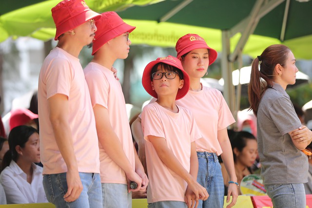 Hai con trai L&acirc;m Vỹ Dạ d&ugrave;ng hết tiền tiết kiệm hỗ trợ trẻ mồ c&ocirc;i- Ảnh 1.