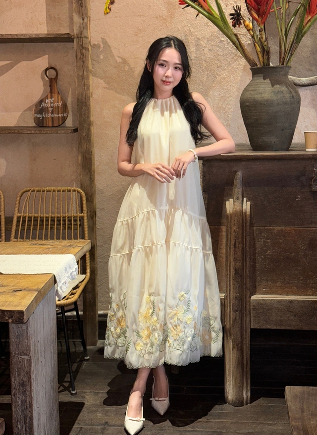 Tối giản nhưng sang xịn nhất mùa này chính là váy suông - Ảnh 4.
