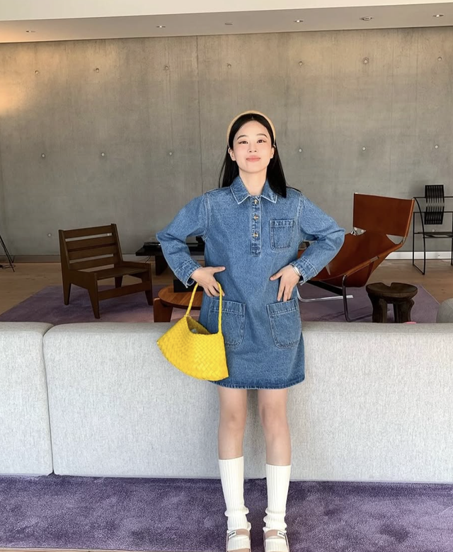 F5 phong cách mùa này với denim, đơn giản mà ấn tượng- Ảnh 1. F5 phong cách mùa này với denim, đơn giản mà ấn tượng- Ảnh 1.