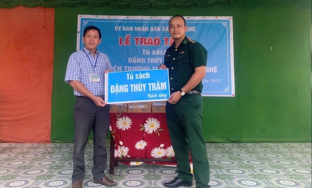 'Tủ sách Đặng Thùy Trâm' đã tới đảo Hòn Nghệ- Ảnh 2.