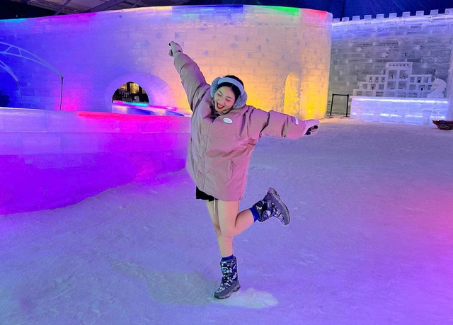 Đến TP.HCM, không thể bỏ lỡ những địa điểm vui chơi có 'tuyết', 'đóng băng'- Ảnh 2. Đến TP.HCM, không thể bỏ lỡ những địa điểm vui chơi có 'tuyết', 'đóng băng'- Ảnh 2.