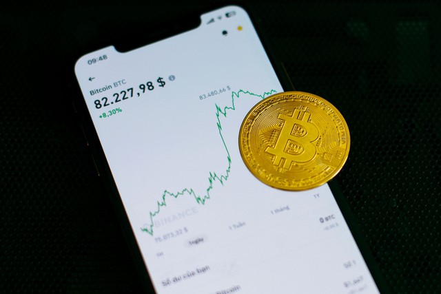 Giá Bitcoin tăng vọt sau khi ông Trump hoãn áp thuế 90 ngày - Ảnh 1. Giá Bitcoin tăng vọt sau khi ông Trump hoãn áp thuế 90 ngày - Ảnh 1.