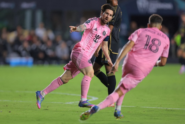 David Beckham và vợ gây bão cảm xúc trái ngược, Messi là đồng sở hữu Inter Miami - Ảnh 3. David Beckham và vợ gây bão cảm xúc trái ngược, Messi là đồng sở hữu Inter Miami - Ảnh 3.