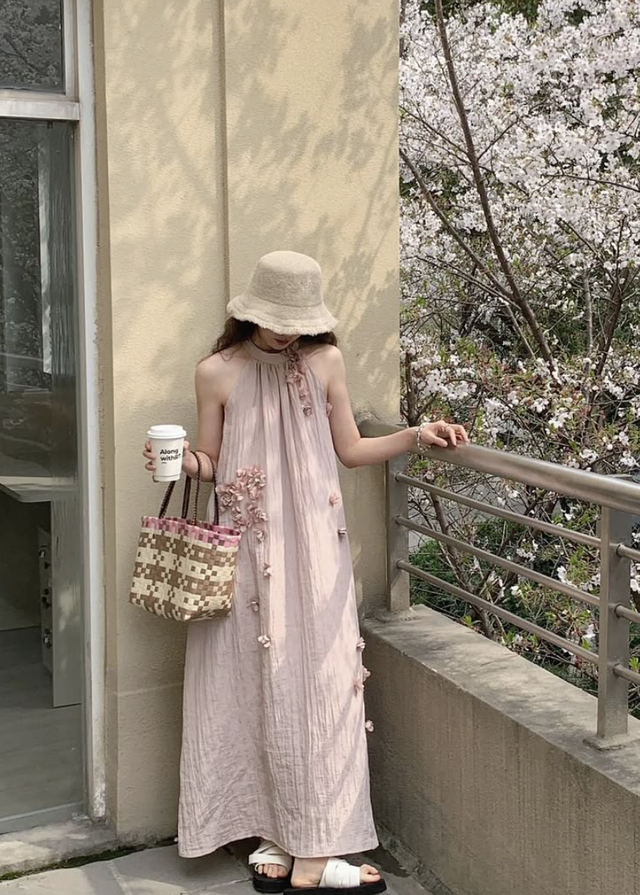 Đầm suông là món đồ lý tưởng cho ngày bận rộn nhưng vẫn muốn xinh- Ảnh 4.