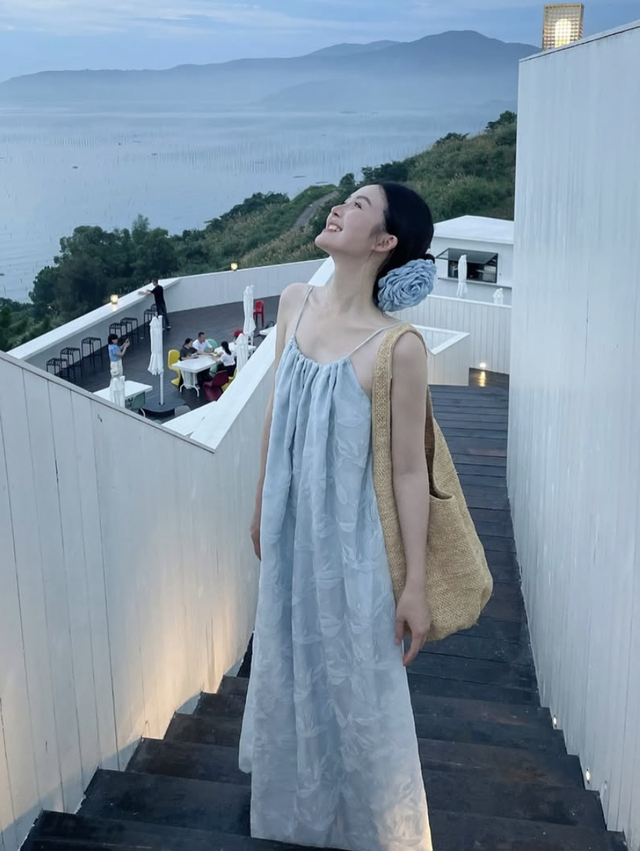 Đầm suông là món đồ lý tưởng cho ngày bận rộn nhưng vẫn muốn xinh- Ảnh 6.