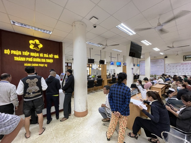 Vì sao người dân đổ xô đi làm thủ tục đất đai ở Đắk Lắk?- Ảnh 1. Vì sao người dân đổ xô đi làm thủ tục đất đai ở Đắk Lắk?- Ảnh 1.