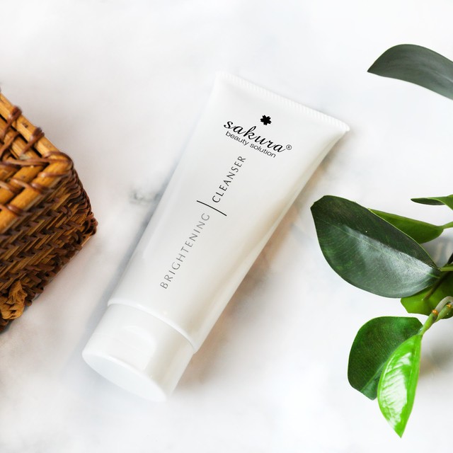 Top 10 sữa rửa mặt sạch s&acirc;u m&agrave; vẫn &lsquo;glowy&rsquo;, d&ugrave;ng một lần bỏ ngay loại cũ - Ảnh 10.