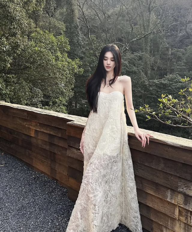 Đầm suông là món đồ lý tưởng cho ngày bận rộn nhưng vẫn muốn xinh- Ảnh 3.