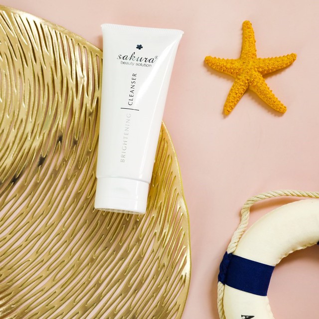 Top 10 sữa rửa mặt sạch s&acirc;u m&agrave; vẫn &lsquo;glowy&rsquo;, d&ugrave;ng một lần bỏ ngay loại cũ - Ảnh 11.