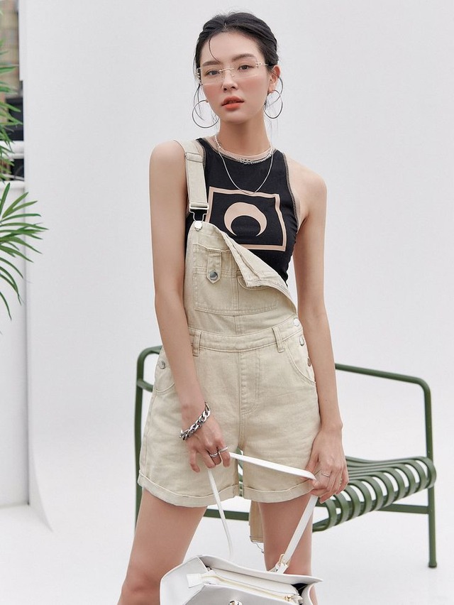 Trẻ trung và thời thượng với trang phục màu kem- Ảnh 3.